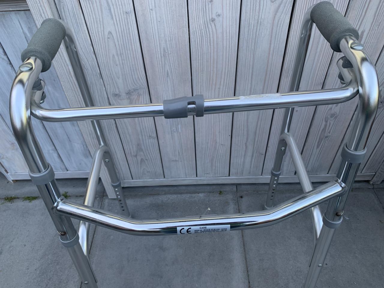 Verstelbare looprek gemaakt van lichtgewicht aluminium,