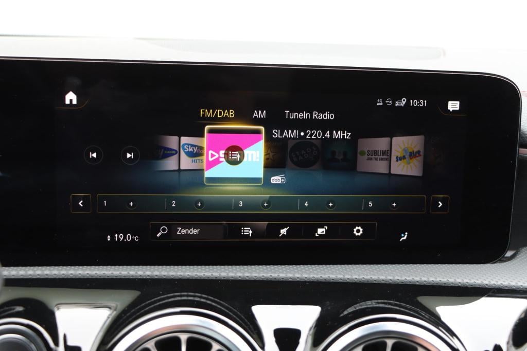 Mercedes-Benz Cla 200 amg line 163pk