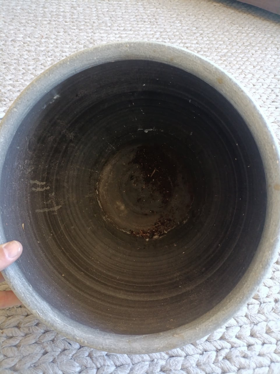 Grote grijze bloempot