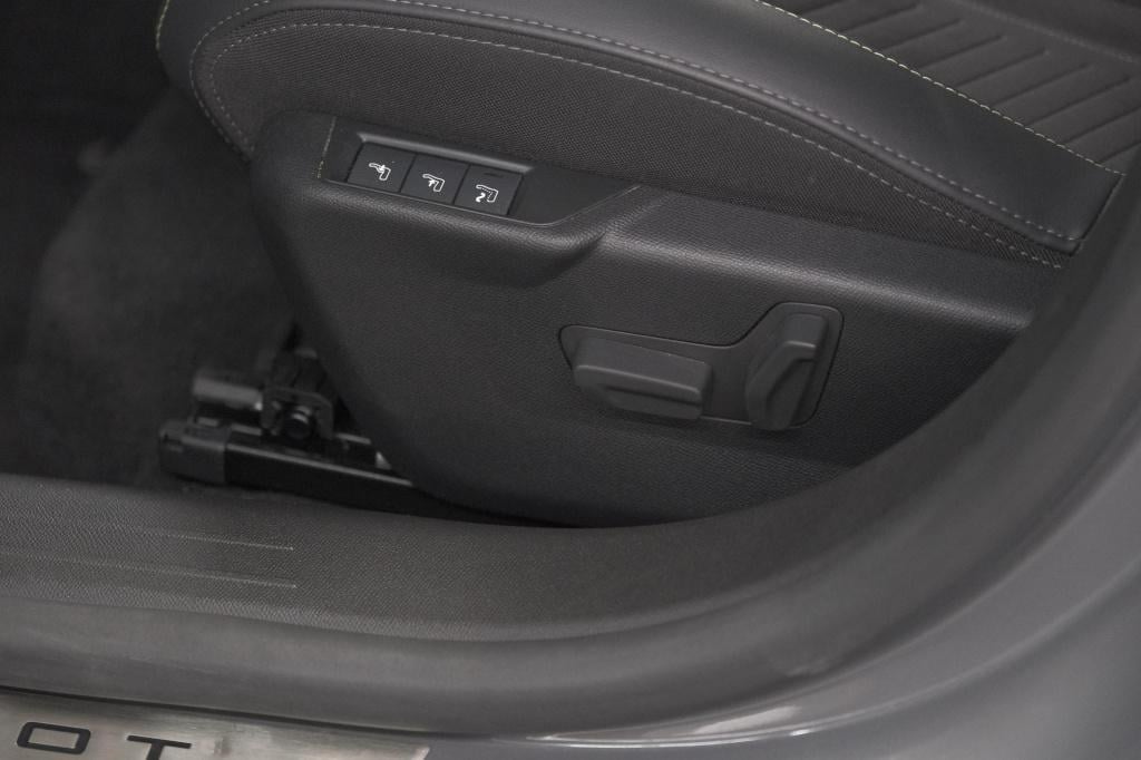 Peugeot 208 1.2 hybrid 145 e-dcs6 gt | alcantara pakket | camera | apple ca