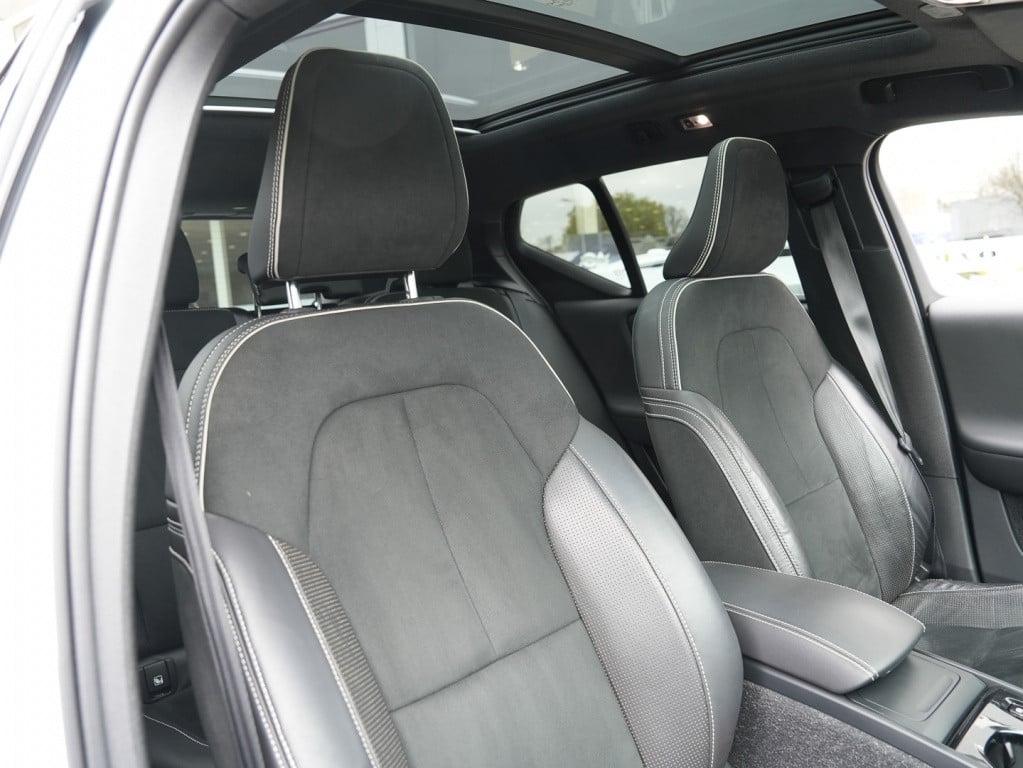 Volvo XC40 t4 190pk r-design| panodak| 360camera| 20''inch| navi| 2 zone cl