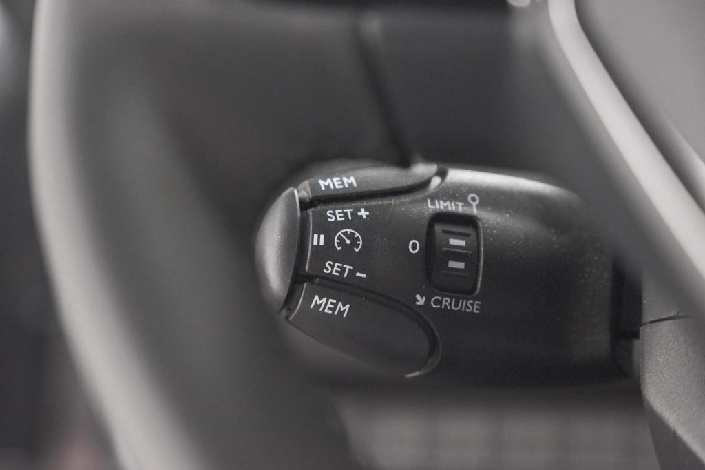 Peugeot 2008 puretech 100 allure | apple carplay | parkeersensoren | climat
