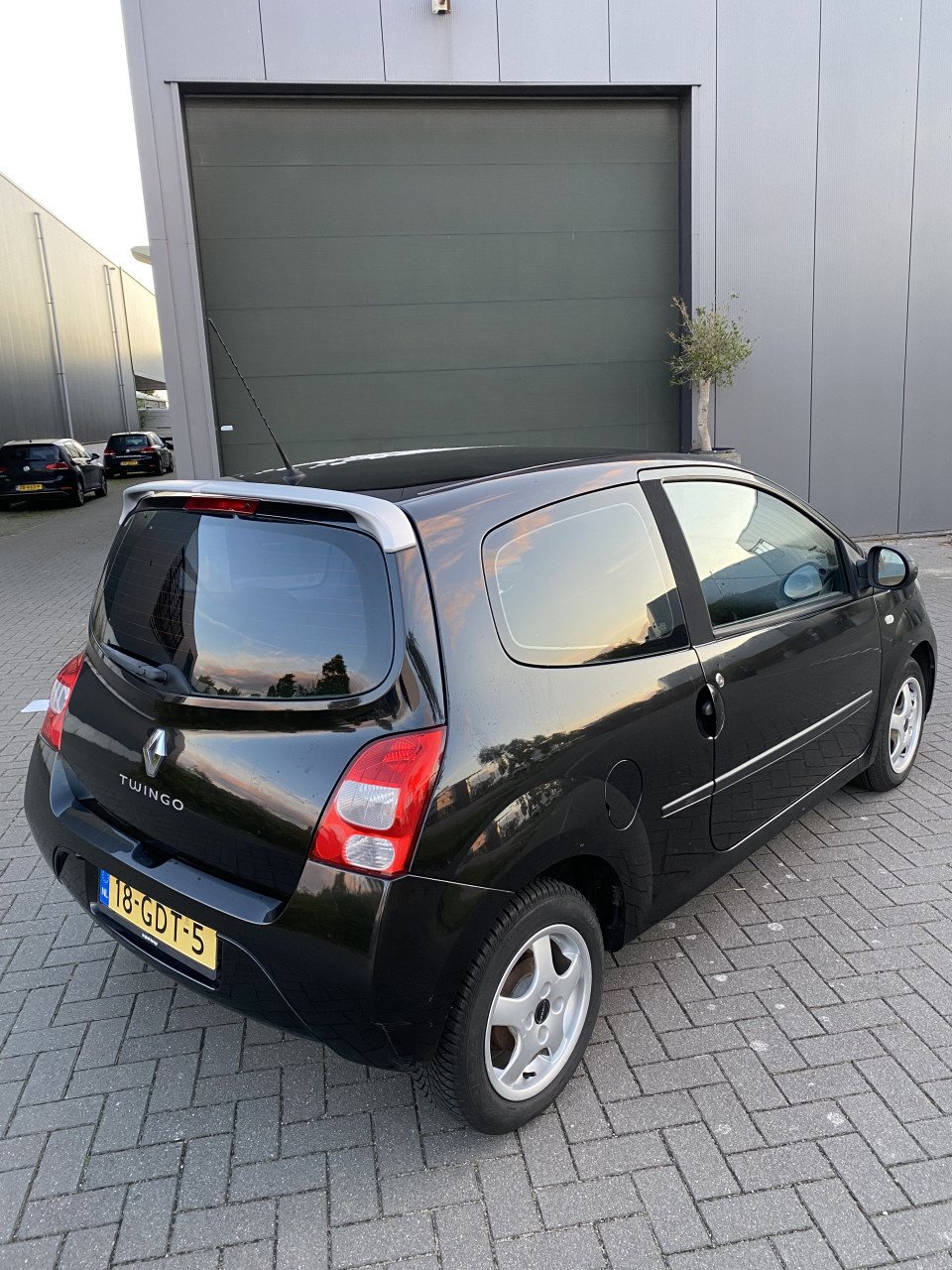Renault Twingo 1.1 2008 Zwart | 121.330 KM NAP | NIEUWE APK!