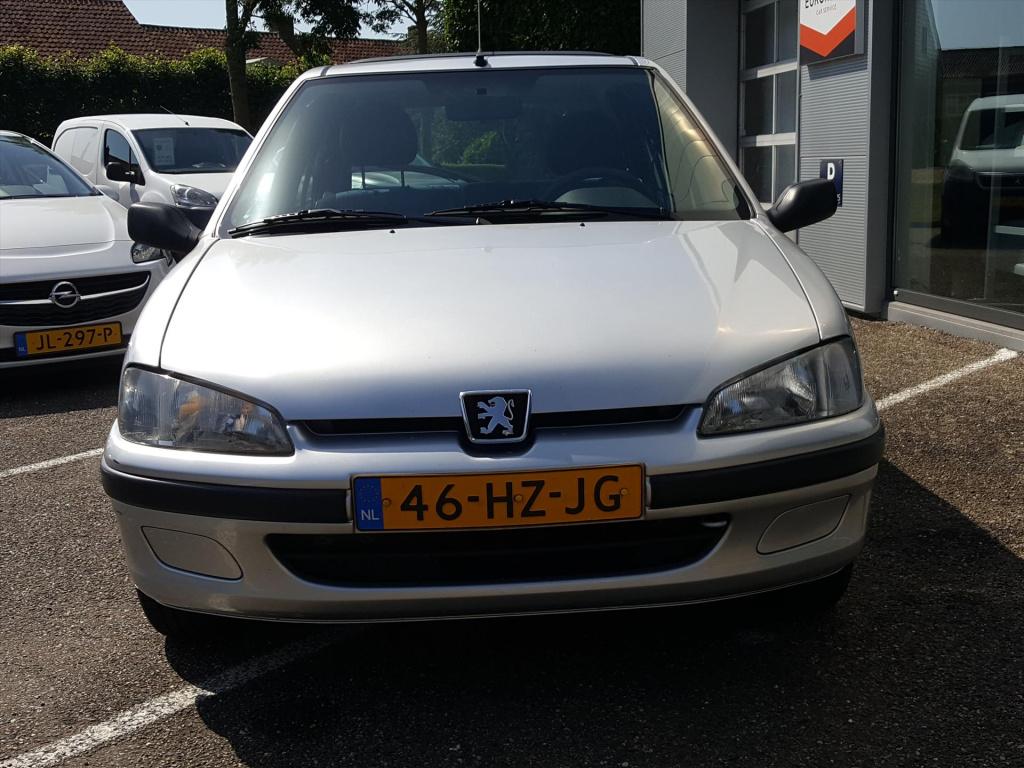 Peugeot 106 1.1 xr 5dr xt | schuifdak | toerenteller |