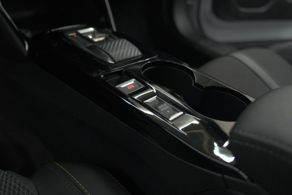 Peugeot 2008 puretech 130 eat8 gt | camera | apple carplay | parkeersensore