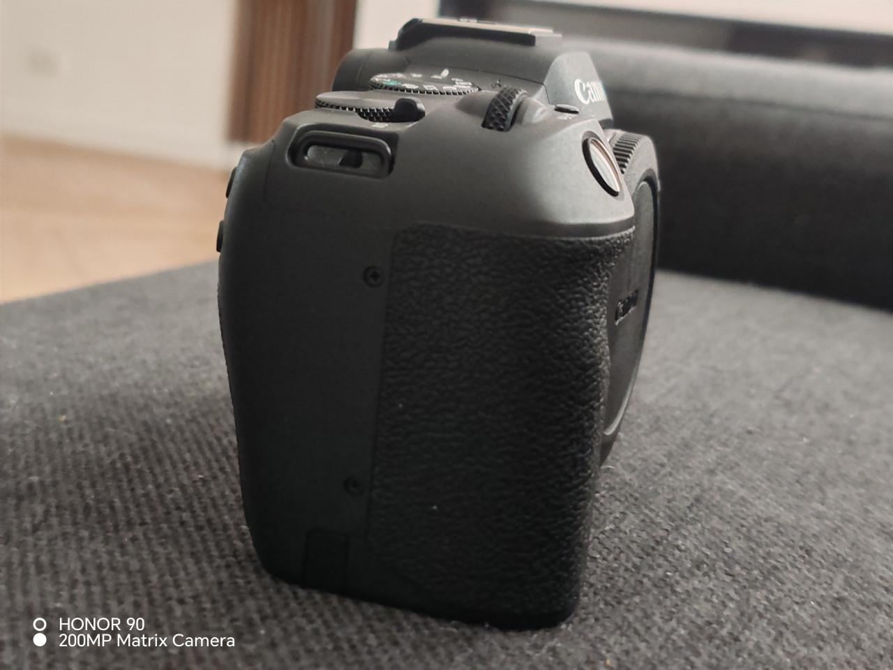 Canon R8