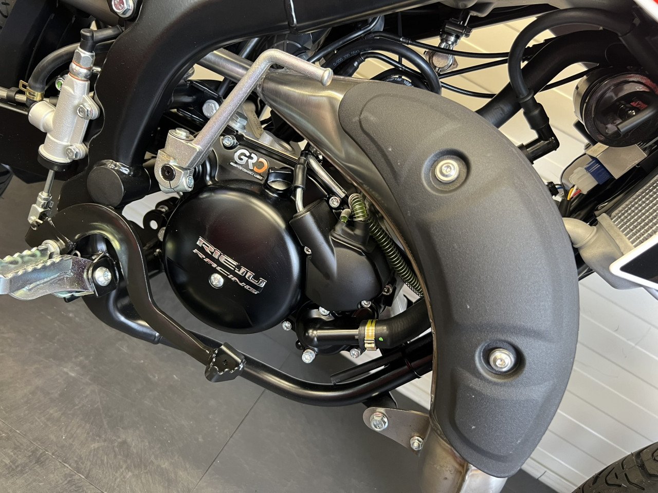 Rieju MRT 50 wit de allerlaatste E5 nu voor €3499,-!