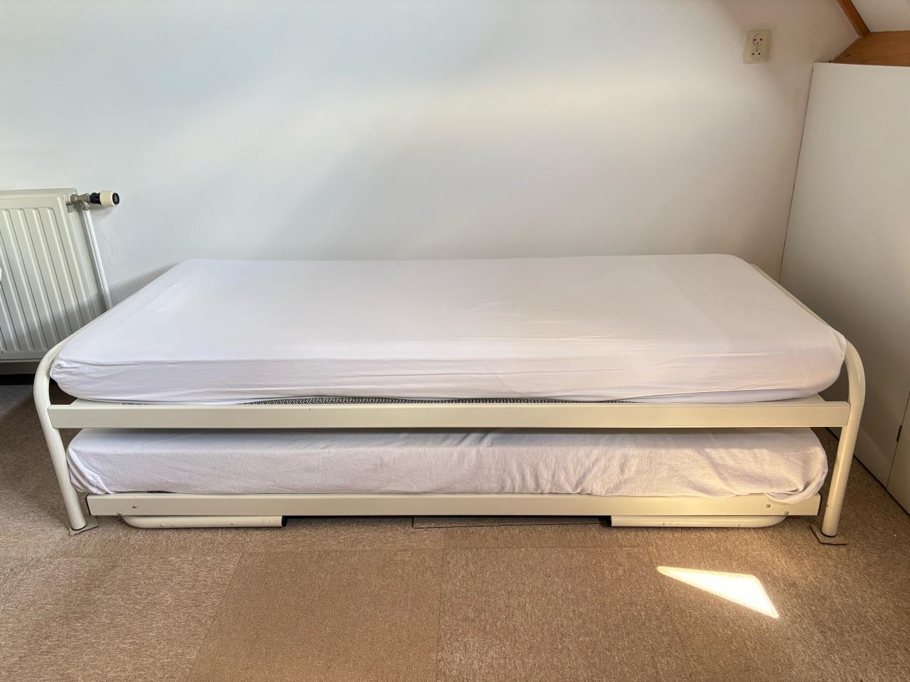 Bed en onderschuifbed Auping (wit)