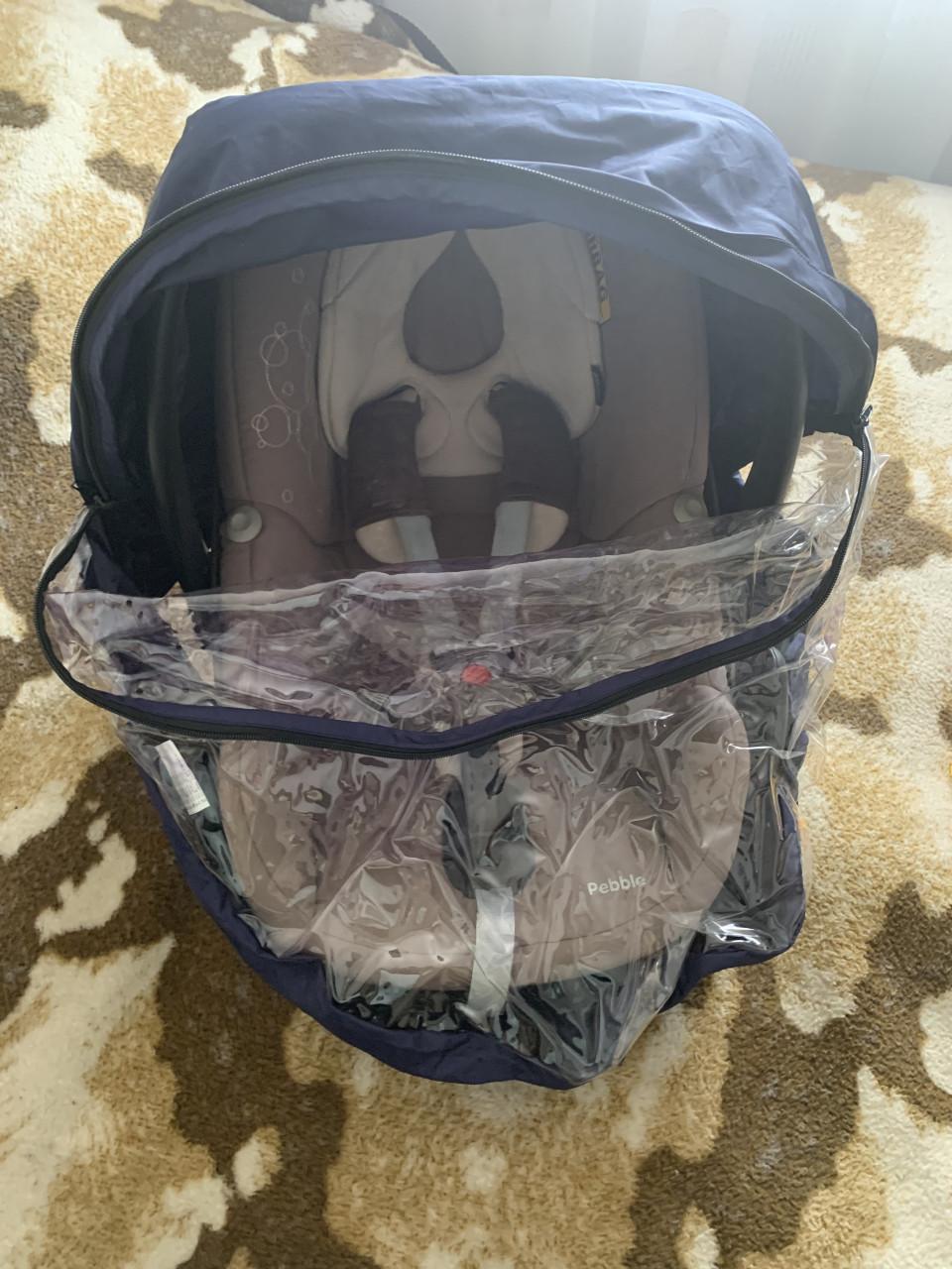 Maxi Cosi Pebble met regenhoes en voetenzak