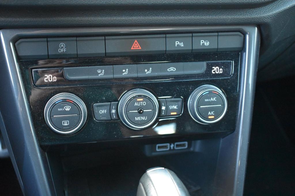 Volkswagen T-roc 1.5 tsi r-line | pano | trekhaak | camera | beats | nap | 
