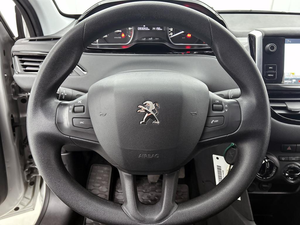 Peugeot 208 82 pk blue lion | rijklaar | trekhaak | navigatie | parkeersens