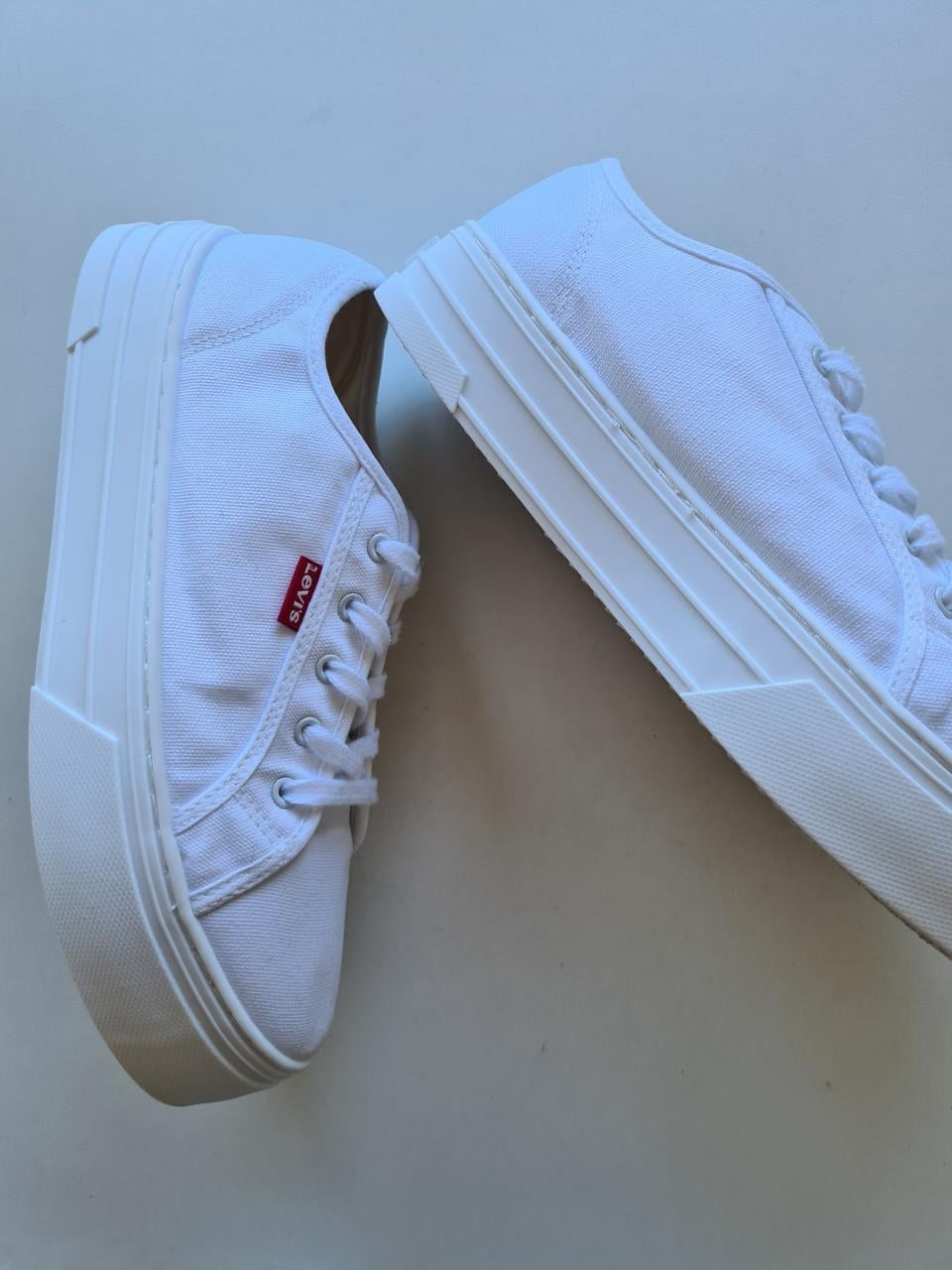 Nieuw ! Witte sneakers van Levi's Maat 41 / Maat 8