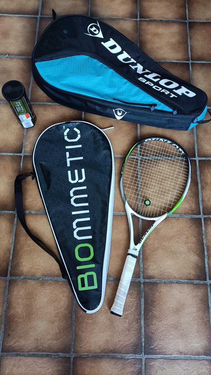 Mooi set tennismaterialen. Tennisracket Dunlop S4.0 Ute. Headsize: 100sq.
