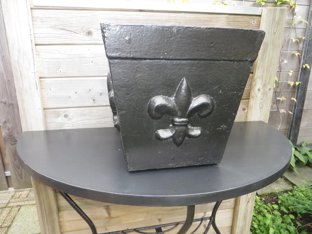 Gietijzeren plantenbak