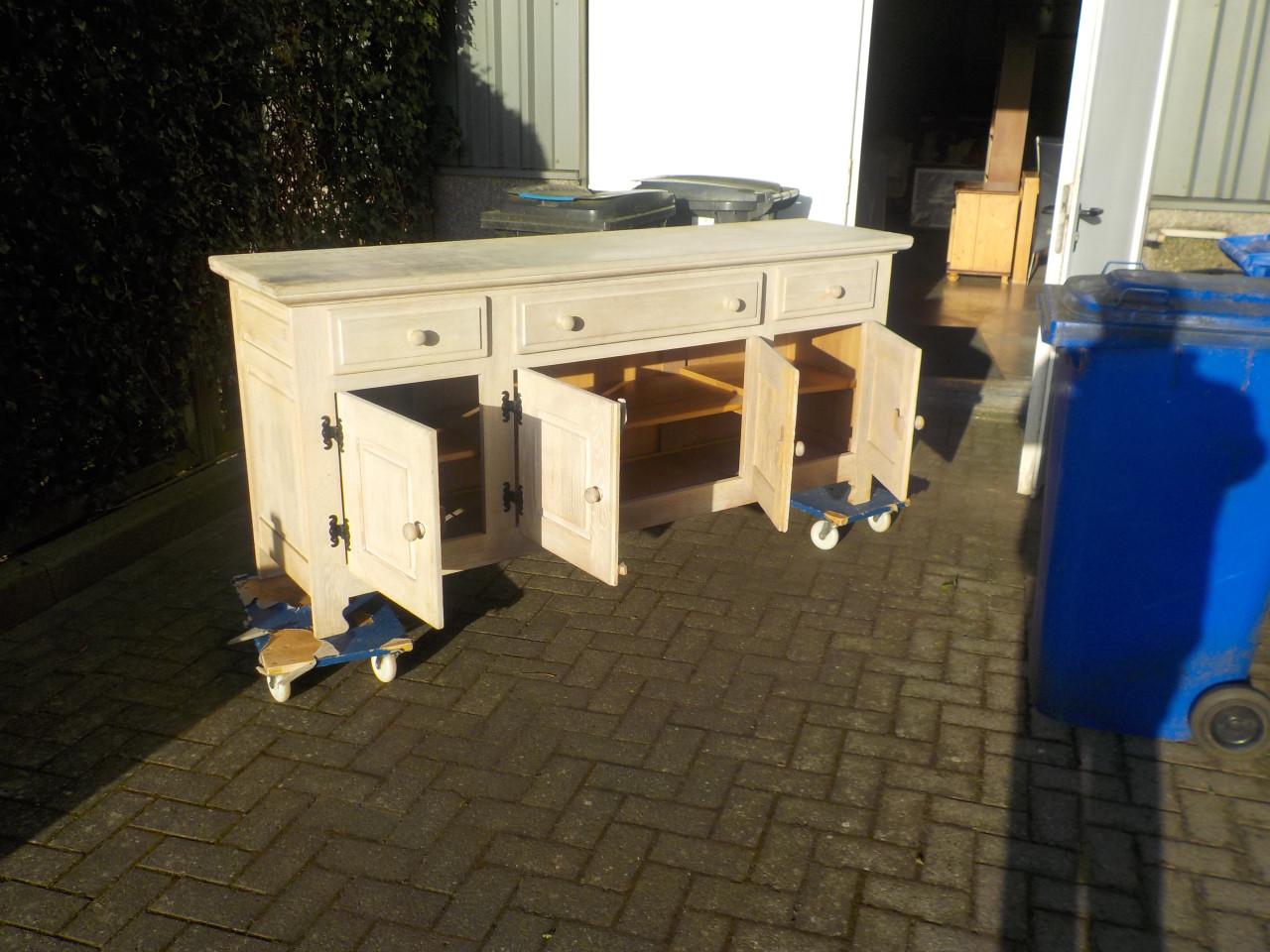 Zeer mooie kwaliteit en in zeer goede staat dressoir