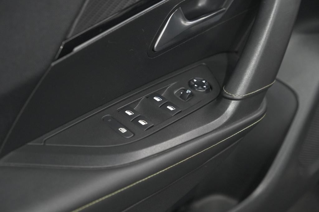 Peugeot 2008 puretech 130 gt-line | camera | adaptieve cruise control | all