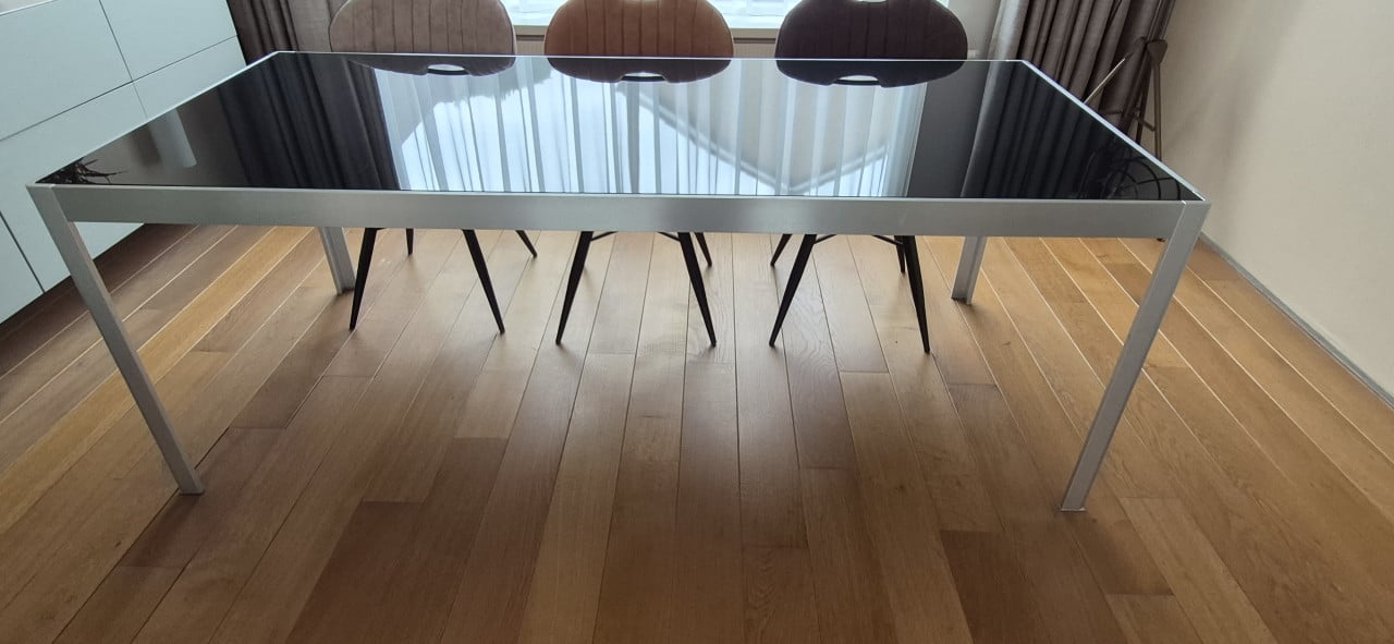 Glazen eettafel design