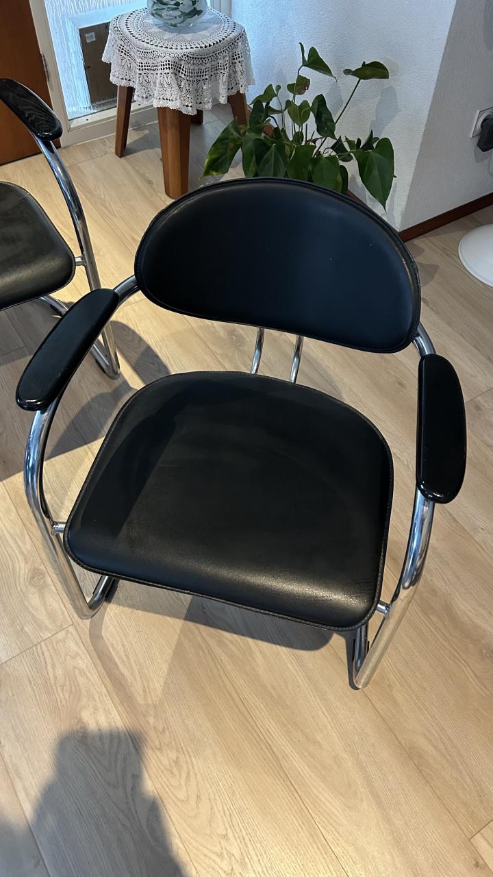 4 eetkamerstoelen, zwart leer met verchroomd frame