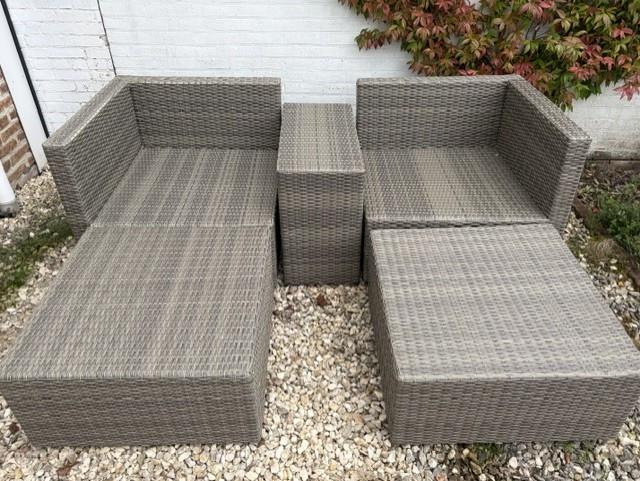 Mooie en comfortabele wicker loungeset in nette staat