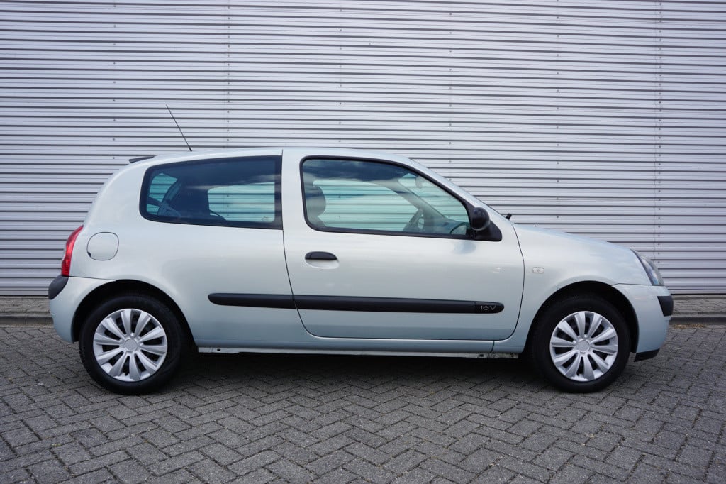 Renault Clio 1.2-16v dynamique airco / elektr. ramen / trekhaak / nap