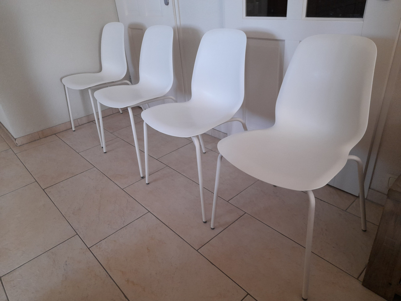 4 nette stoelen (in goede staat )