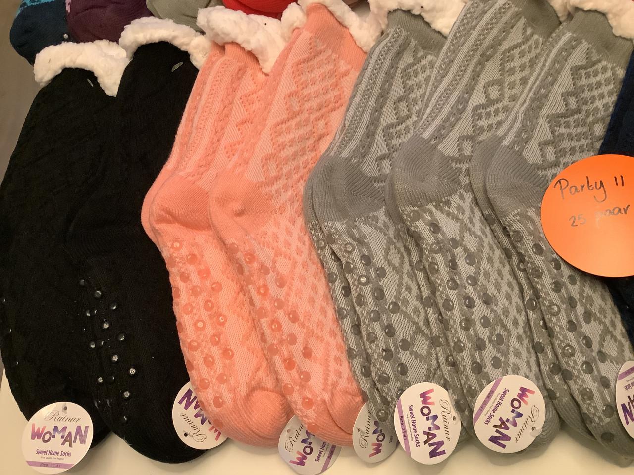 Partij leuke dames fluffy huissokken. ( partij 11)