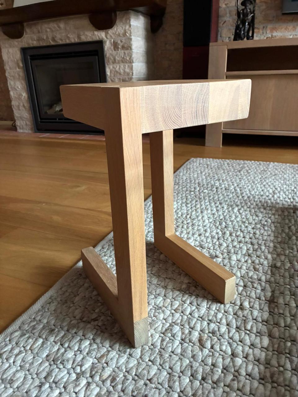 Bijzettafel massief eikenhout in perfecte staat