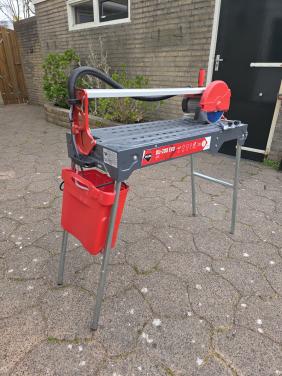 Tegelzaagmachine Rubi DU EVO 650, plus een nieuw zaagblad.