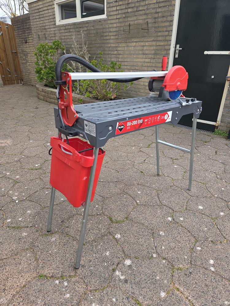 Tegelzaagmachine Rubi DU EVO 650, plus een nieuw zaagblad.