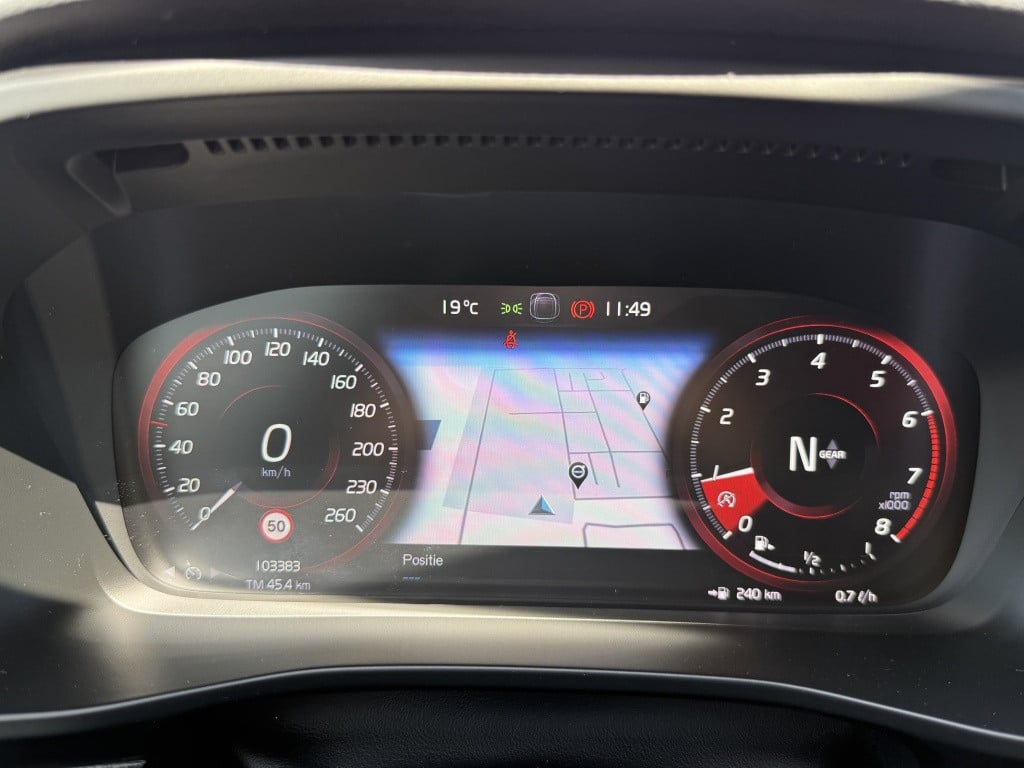 Volvo XC40 t3 160pk momentum | camera| trekhaak| h&k sound| stoelverw| carp