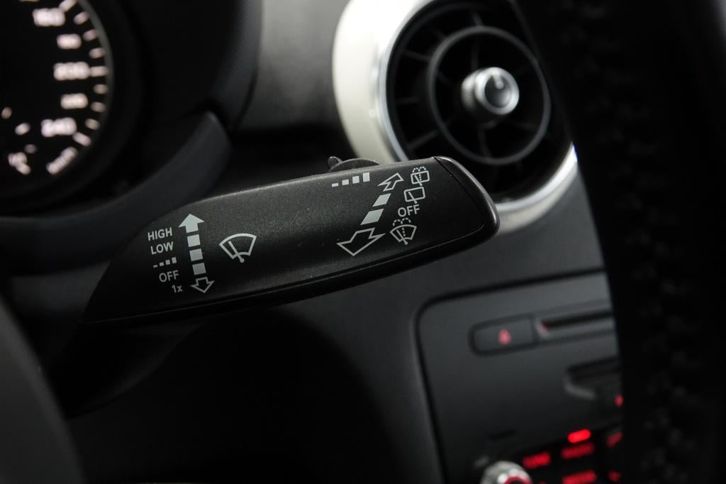 Audi A1 1.4 tfsi | stoelverw. | automaat | 18" | pdc |