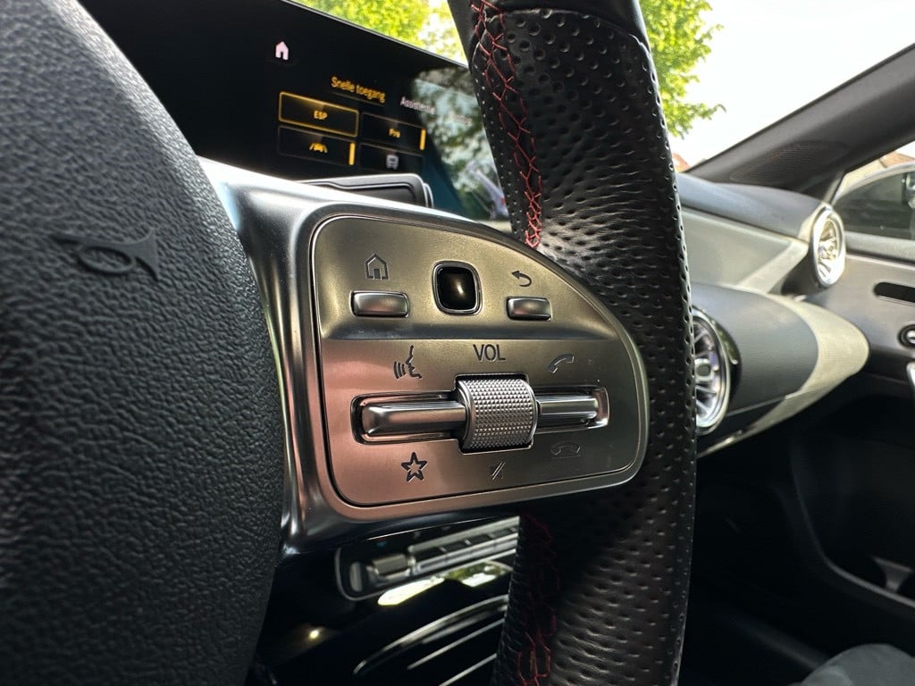 Mercedes-Benz A-Klasse 180 business solution amg // ambiance verlichting //