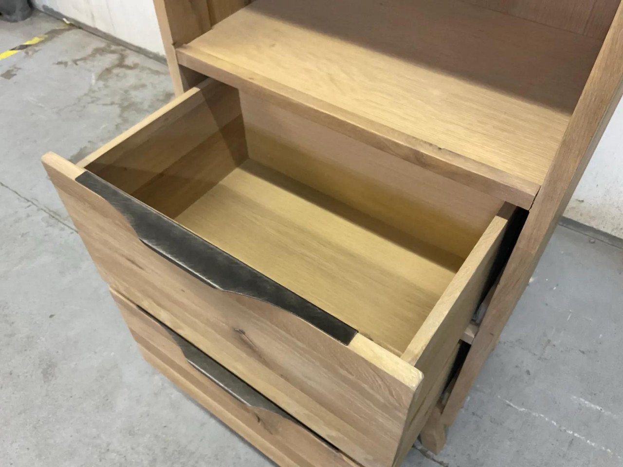 Nieuwe eiken kast / boekenkast in verpakking 195x60x40