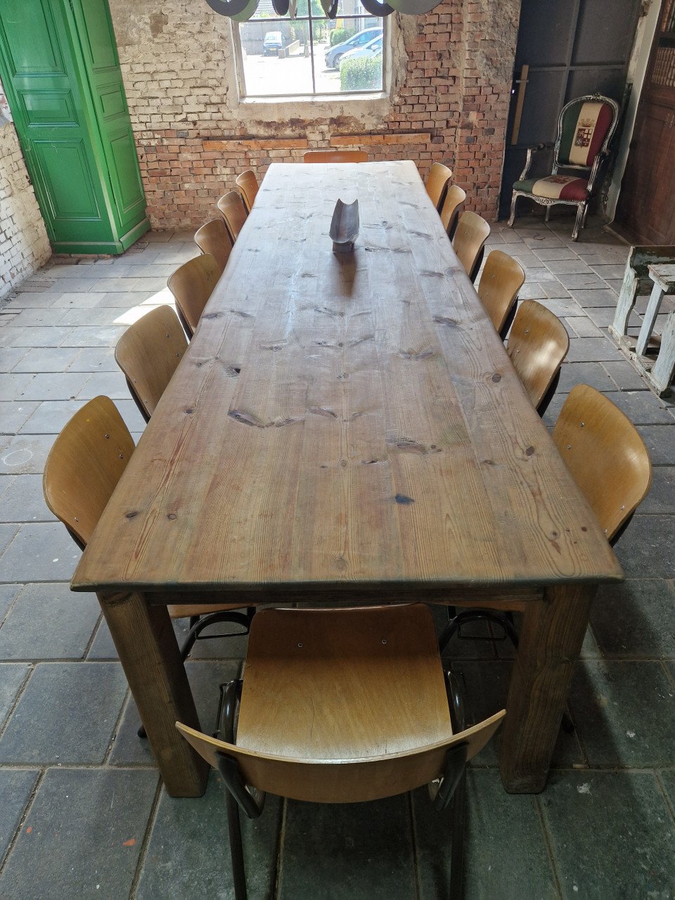 Stamtafel 360 cm met 14 stoelen