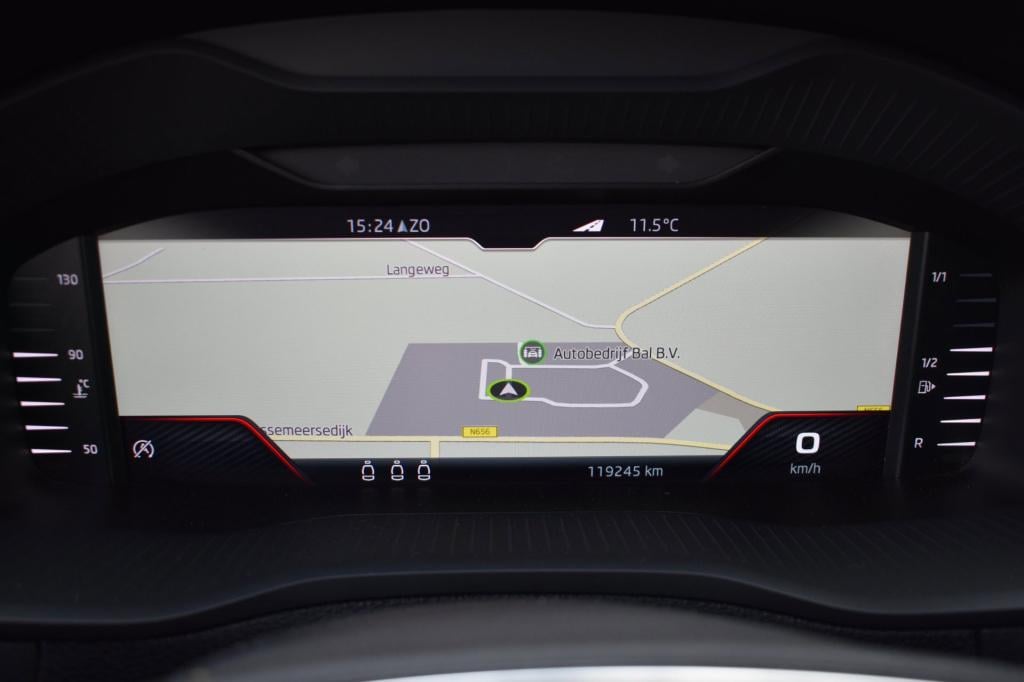 Skoda Karoq 1.5 tsi act sportline | camera | nap | stoelverwarming | apple 