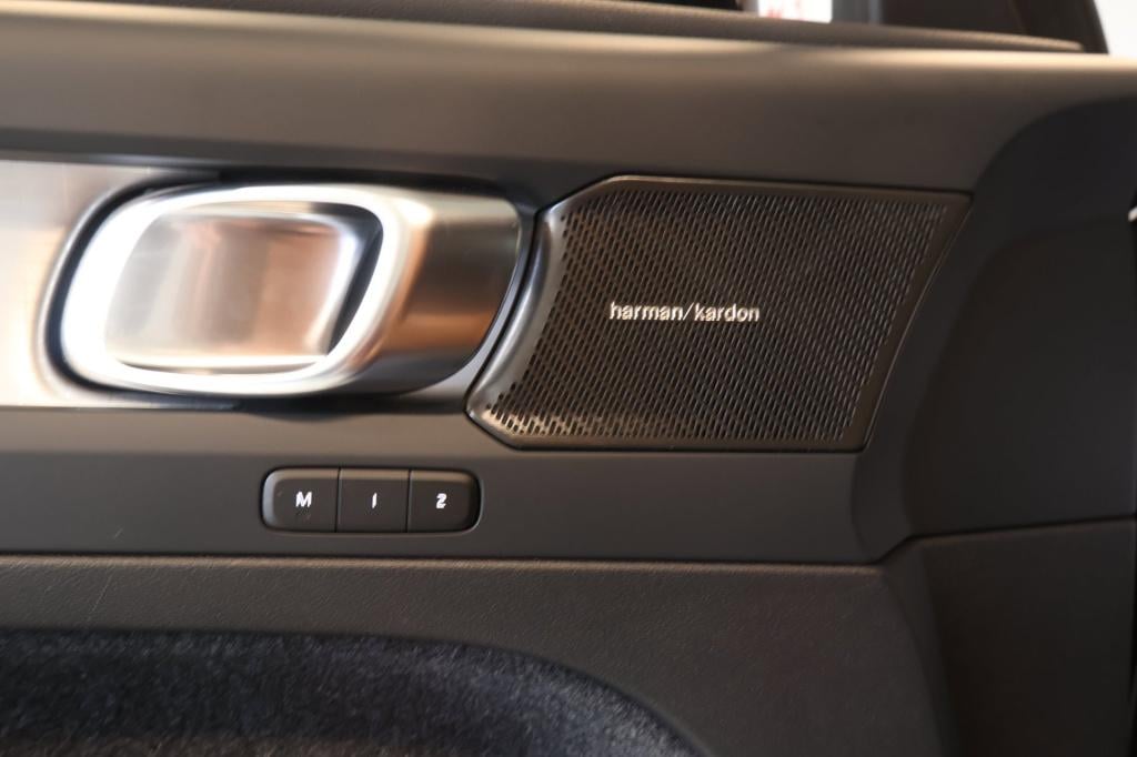 Volvo XC40 1.5 t4 plug-in hybrid plus bright nl auto|stoel+stuurverwarming|