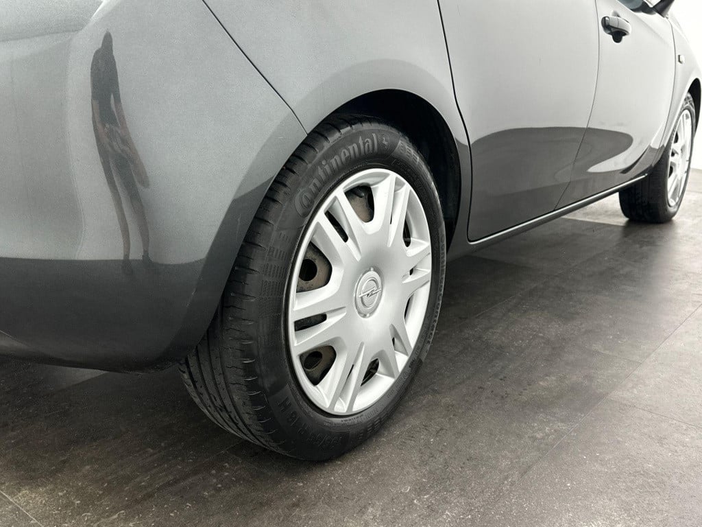 Opel Corsa 1.4 favourite | airco | cruise control | bluetooth