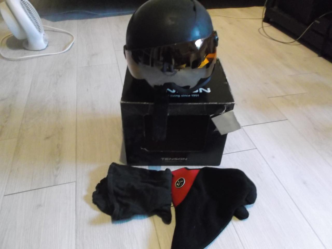 Te koop skihelm met vizier