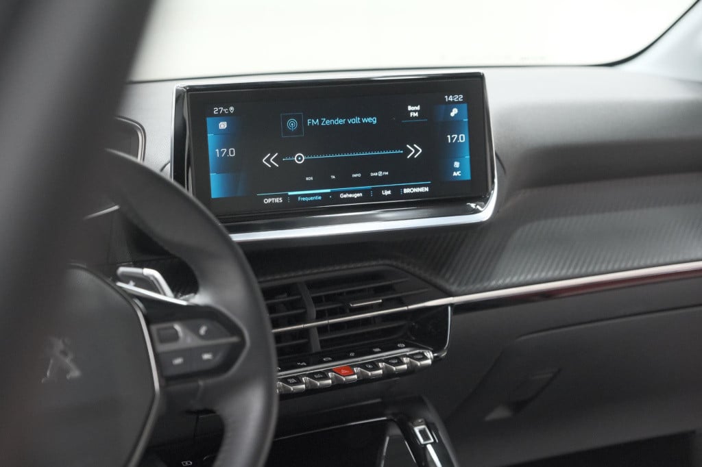 Peugeot 208 puretech 100 eat8 allure pack | camera | navigatie | apple carp