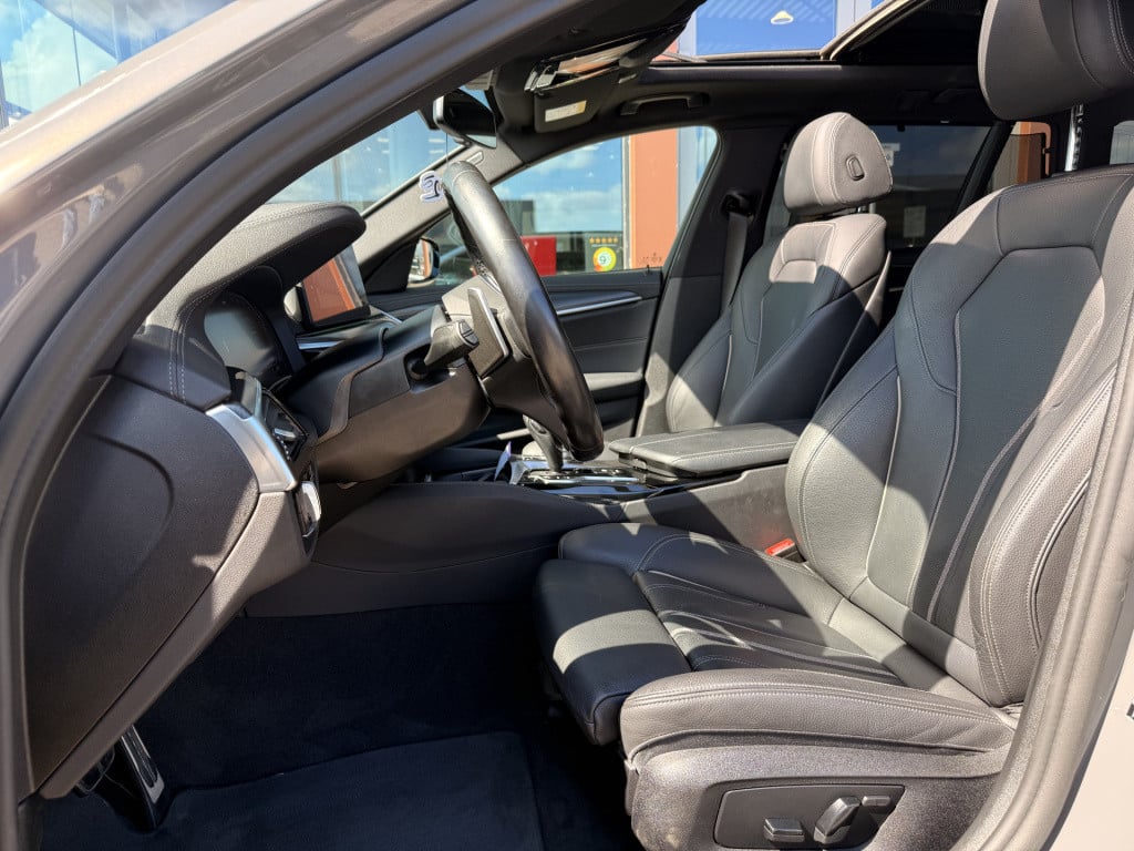 BMW 5 Serie touring 530i high executive m-sport | pano | headup | laser