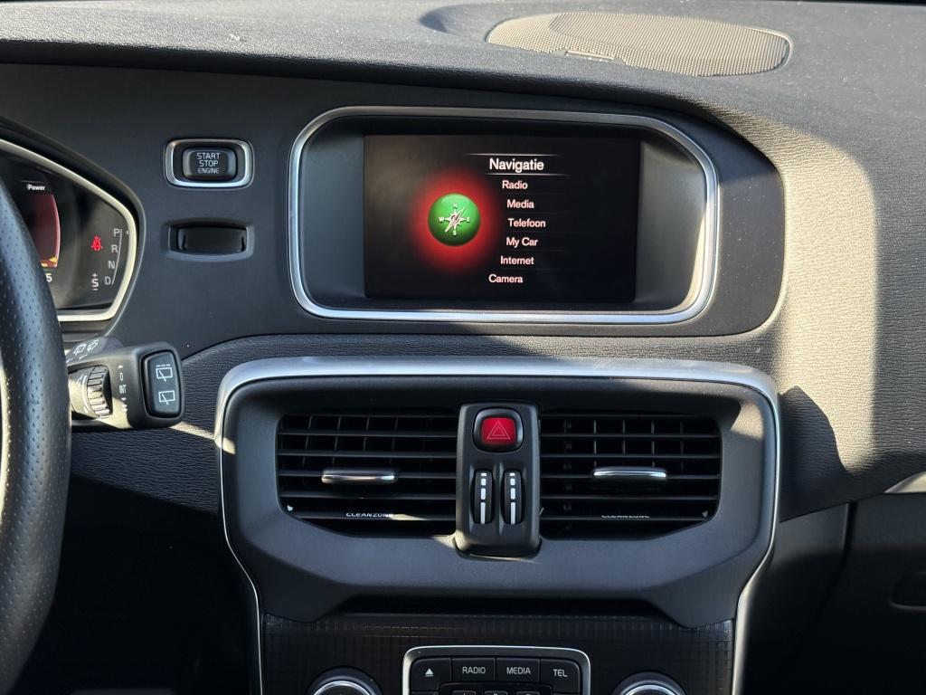 Volvo V40 t3 153pk aut6 polar+ sport| panodak| camera| h&k sound| trekhaak