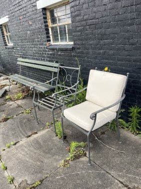 Metalen tuinstoelen met kussens
