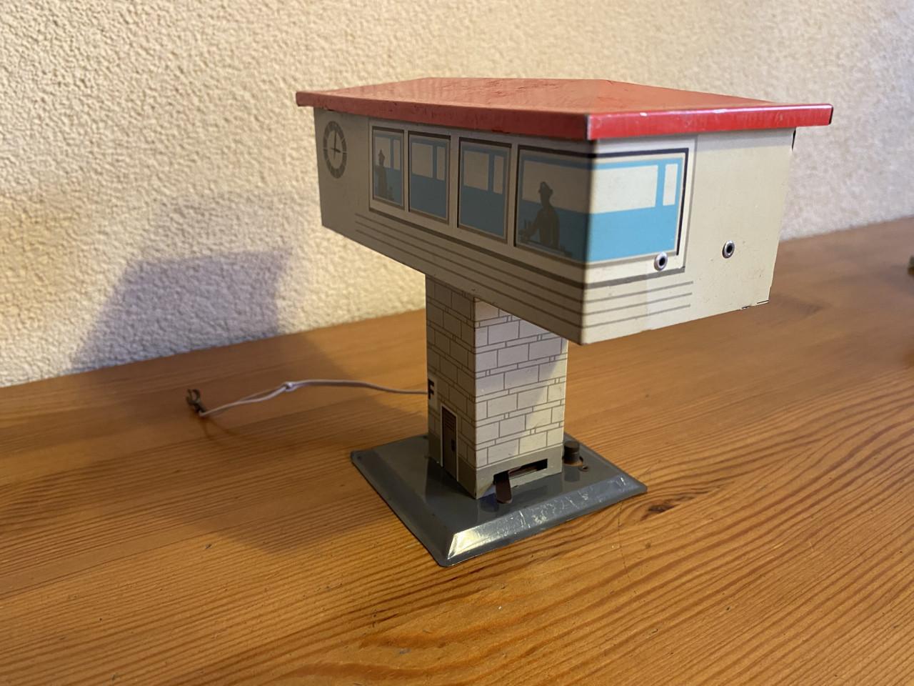 4 stuks blikken toebehoren voor bij modeltreinen