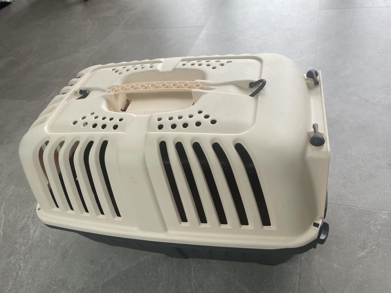 Te Koop kunststof reismand voor dieren