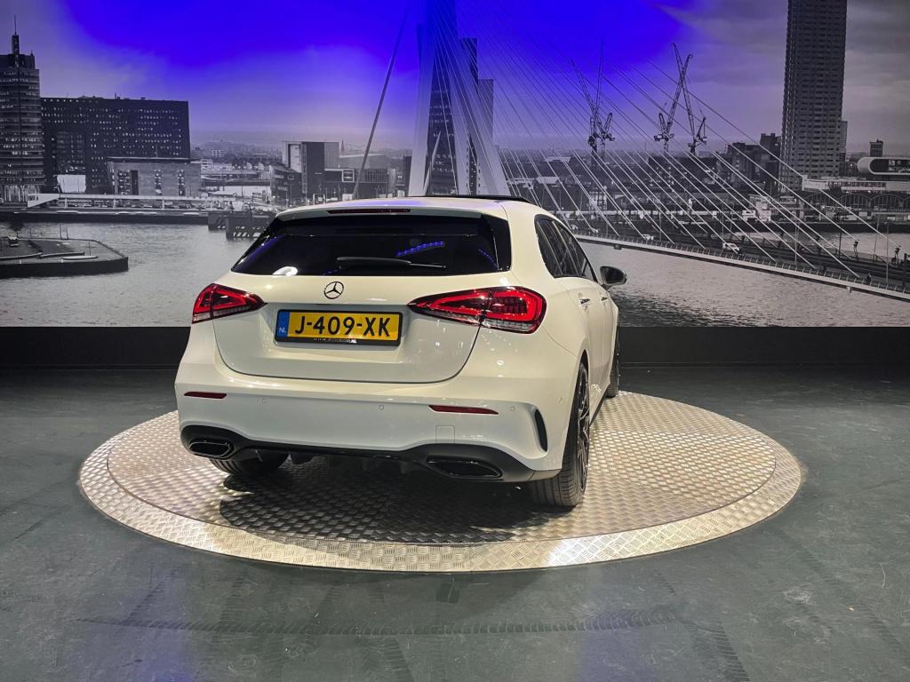 Mercedes-Benz A-Klasse 180 business solution amg *nl auto*led*pano*camera*