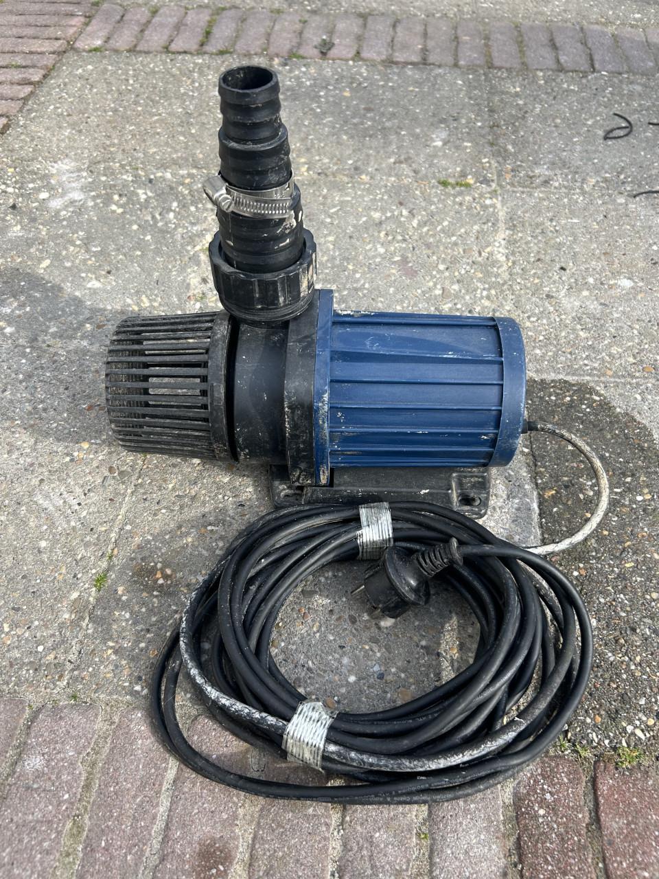 Te aquaforten 22000 sterke en zuinige Vijverpomp zonder type plaatje