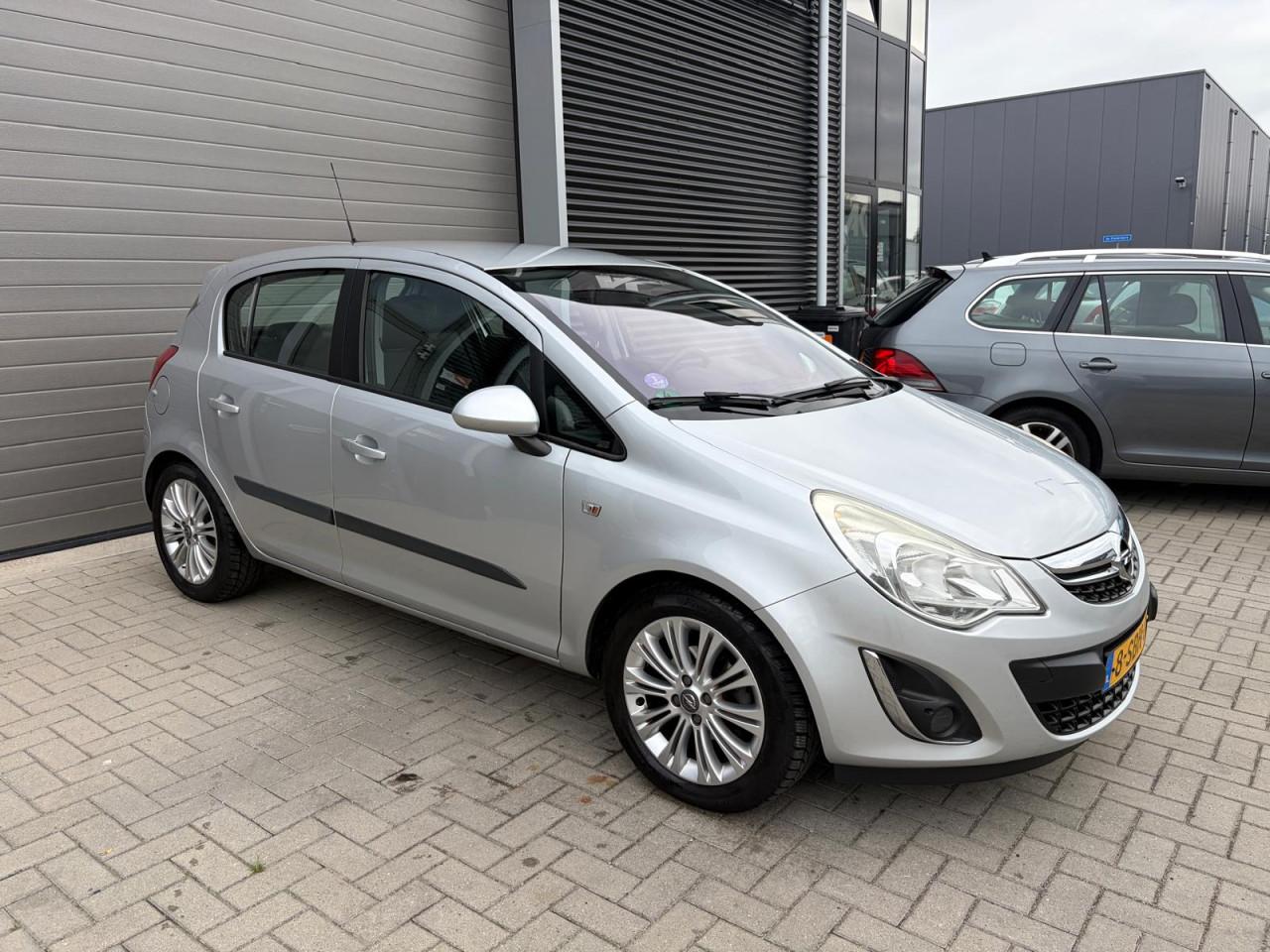Opel Corsa 1.4-16V Cosmo