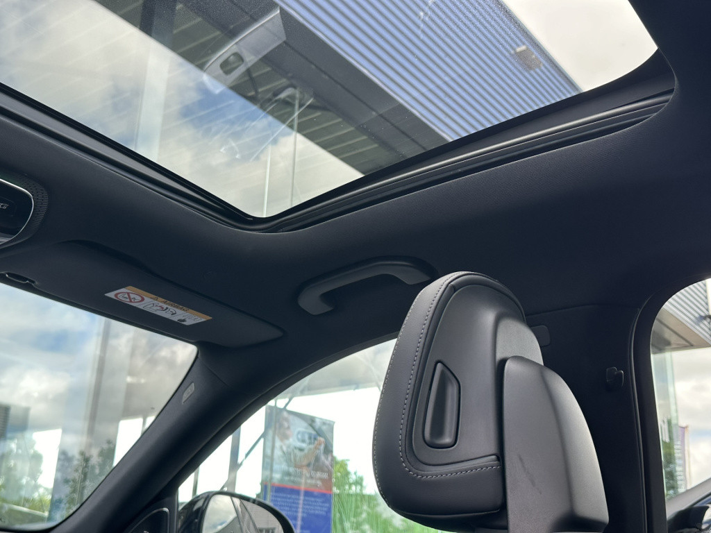 Mercedes-Benz E-Klasse 300 e amg line l panoramadak l 360 camera l head-up 