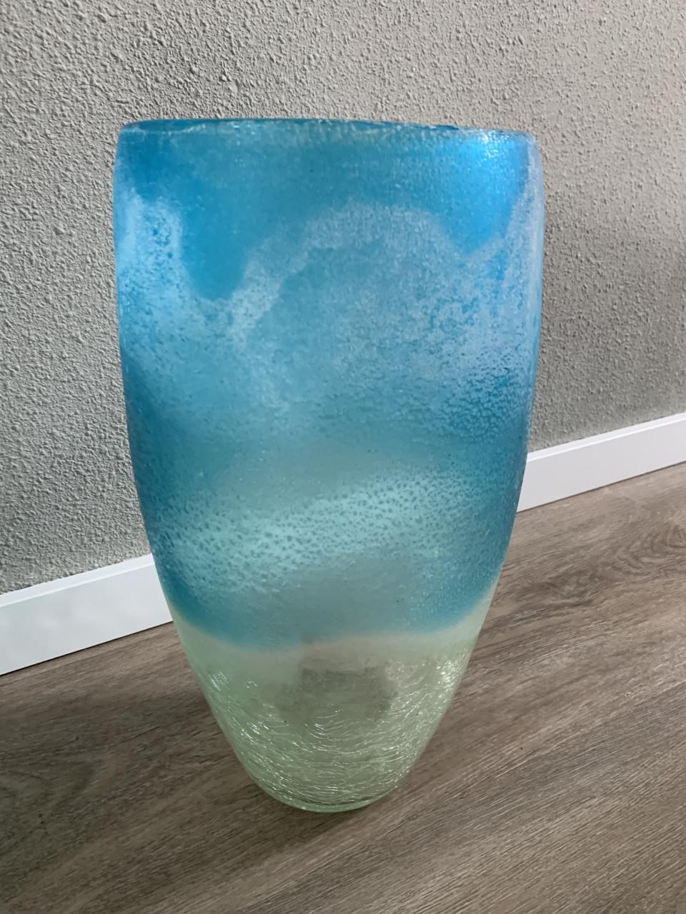 Set van drie prachtige mondgeblazen vazen in blauw en groen glas