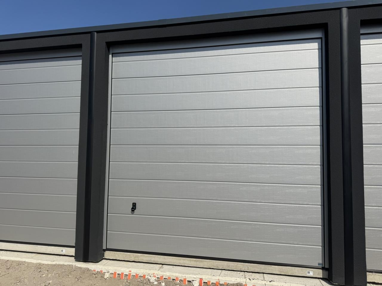TE HUUR | XXL Garageboxen in Wissenkerke